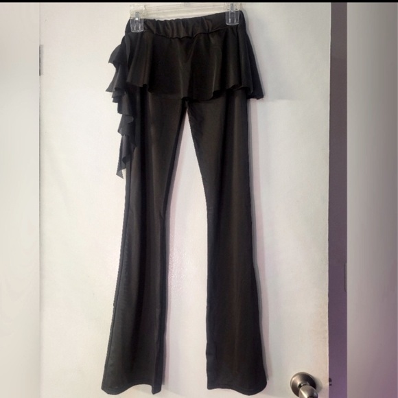 EUC  pants with attached skirt not onzie but activewear - Picture 1 of 3